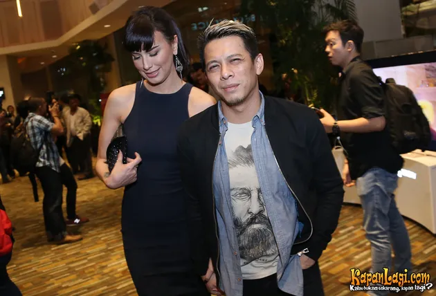 Ariel Noah dan Sophia Mueller