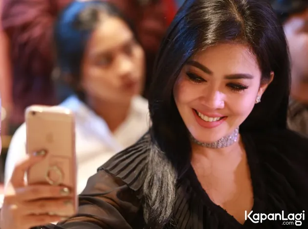 Syahrini 