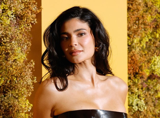 8 Beautiful Portraits of Kylie Jenner Bringing Home Awards at the WSJ. Magazine Innovator Awards 2023 - Turns Out Accompanied by Her Lover, Timothee Chalamet