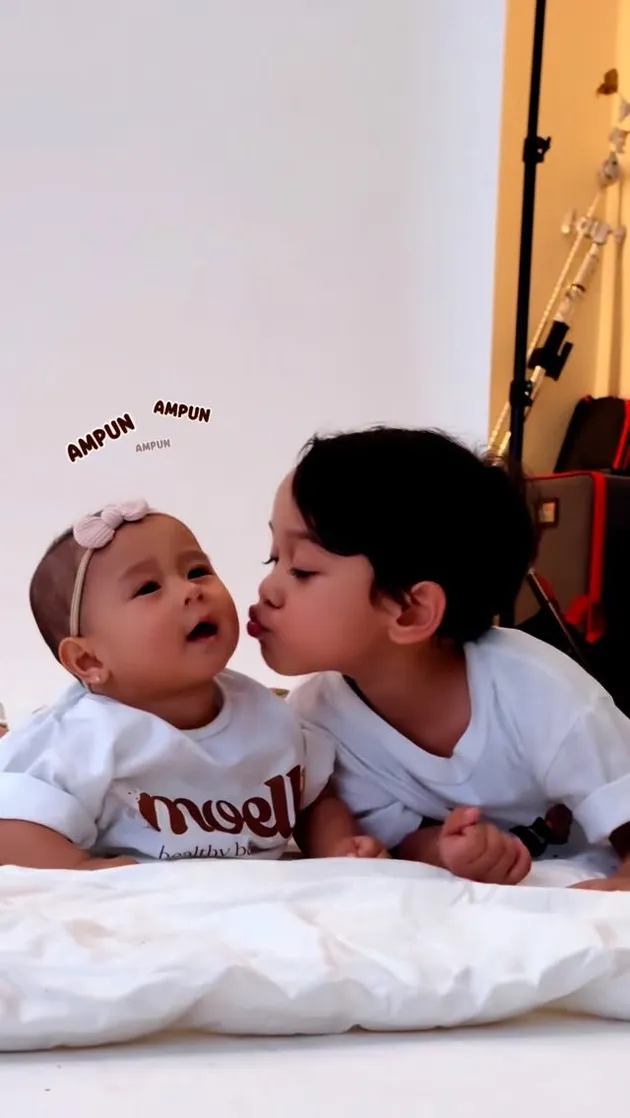 Abang L Ngemong Adik Leshia