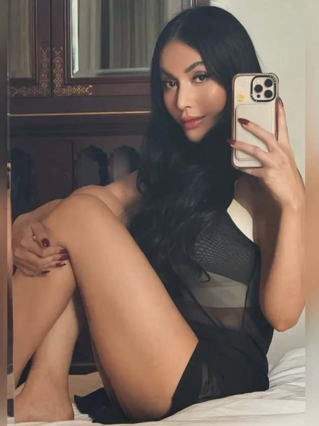 Denada mirror selfie