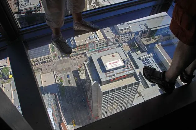 Acrophobia adalah takut pada ketinggian dan dianggap sebagai phobia paling normal. Kalau kamu mengidap Acrophobia, biasanya saat ada di ketinggian dan melihat ke bawah (entah cuma beberapa meter), bakal merinding.