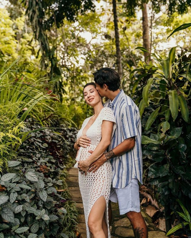 Stay Beautiful and Enchanting in the Third Pregnancy, Here are 8 Portraits of Jennifer Bachdim's Baby Bump that are Starting to Show
