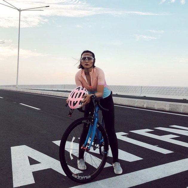 Stay Beautiful and Have Body Goals at the Age of 40, Check Out 8 Photos of Hesti Purwadinata who is Diligent in Exercising