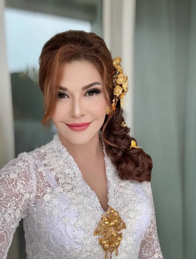 penampilan Tamara Bleszynski di lamaran Teuku Rassya