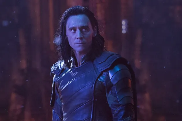 Super villain favorit kaum hawa, Loki, juga akan muncul di THE AVENGERS: INFINITY WAR. Seperti yang kita tahu sebelumnya, Loki ini adalah salah satu super villain yang sifatnya cukup moody dan semaunya sendiri. Di THOR: RAGNAROK, dia membela saudaranya, Thor, habis-habisan. Lantas di sisi manakah dia di film Marvel terbaru nanti? Mengingat ia mendapat mandat cukup besar dari Thanos untuk menjaga batu biru dari Avengers.