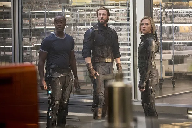 Lalu ada pula Captain America yang kini bersatu dengan Rhodey. Padahal di CIVIL WAR, mereka sempat berperang hebat hingga Rhodey mengalami kecelakaan dan cedera. Tampaknya berkat bantuan dari Tony Stark, Rhodey sudah terlihat baik-baik saja di foto tersebut.
