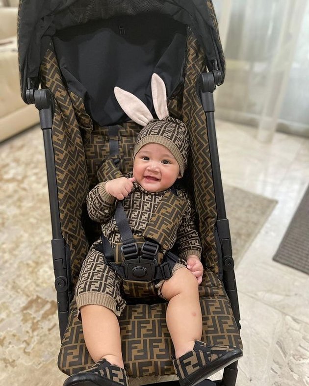 The Real Bayi Sultan, 11 Portraits of Baby Rayyanza Wearing Luxury Fendi OOTD - Netizens Shocked to Know the Price: No Wonder He Never Cries