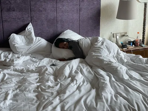 anggun c sasmi jalani karantina