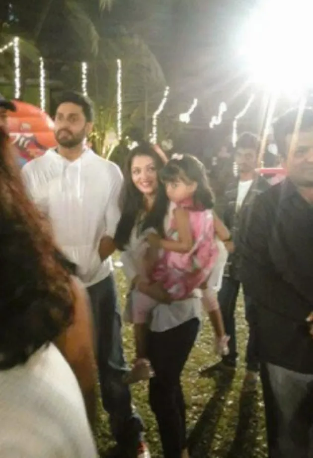 Aaradhya Bachchan, Aishwarya Rai dan Abhishek Bachchan