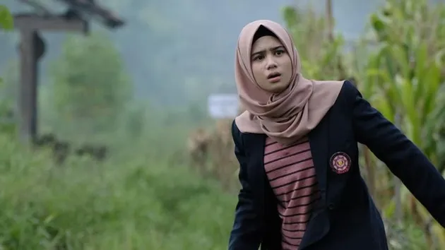 Tissa biani berhijab jadi Nur KKN Desa Penari