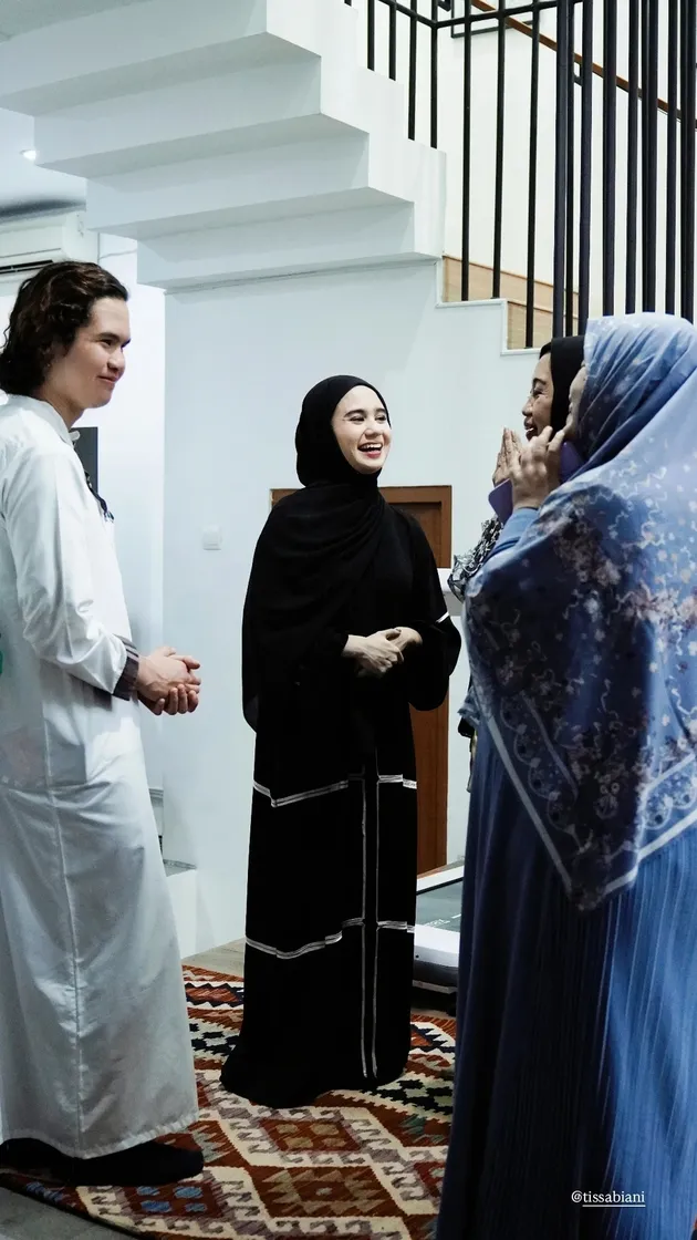 Tissa Biani pakai gamis