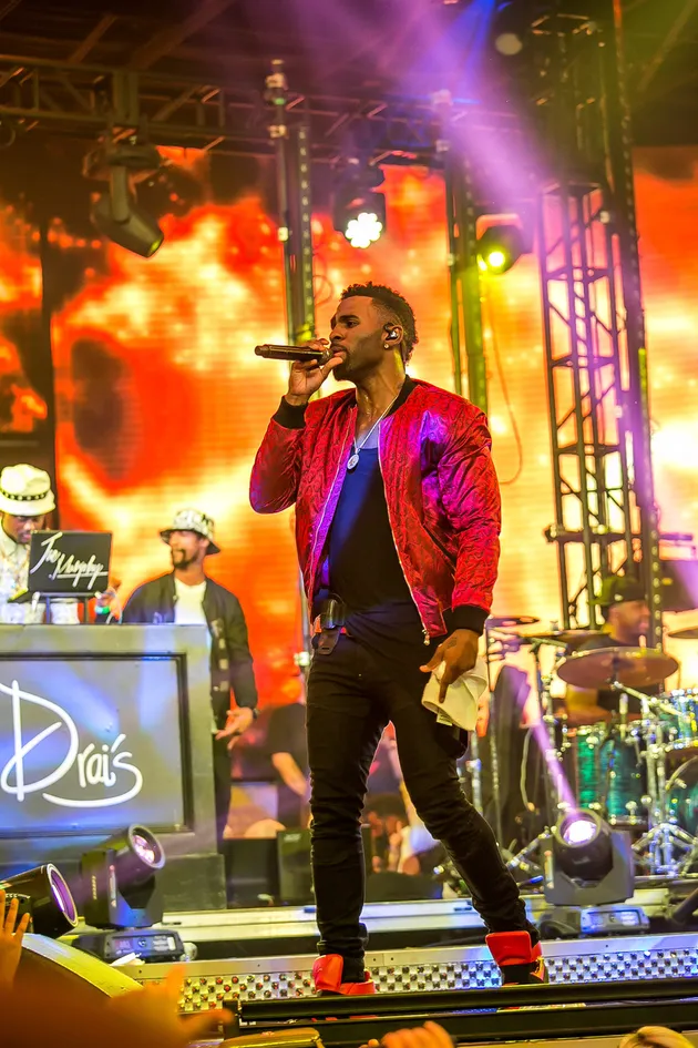 Baru-baru ini, sebuah pesta dihelat di kediaman Jason Derulo. Karena bisingnya rumah dari penyanyi lagu 'Wiggle' tersebut, polisi datang untuk memperingatkannya.