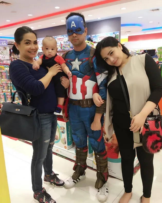 Koleksi barang mewah Amy Qanita - Rieta Amilia