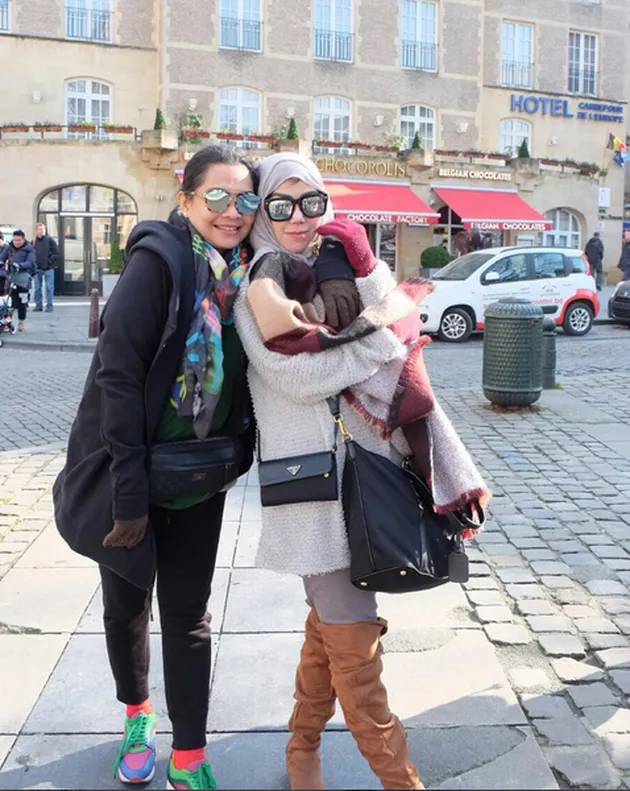 TOMBOY VS GIRLIE, INI KOLEKSI BARANG MEWAH MAMA AMY & MAMA 