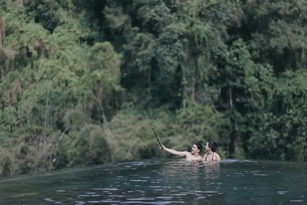 Bulan Madu Glenn Dan Chelsea