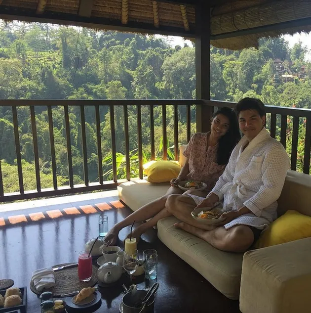 Bulan Madu Glenn Dan Chelsea