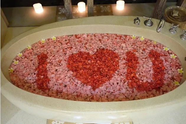 Bulan Madu Glenn Dan Chelsea