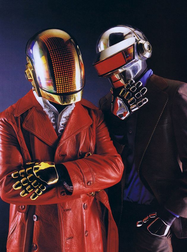 Pada album DISCOVERY (2001-2005) inilah penampilan yang diusung oleh duo Guy Manuel (emas) dan Thomas (perak). Masing-masing helm dilengkapi oleh lampu LED.