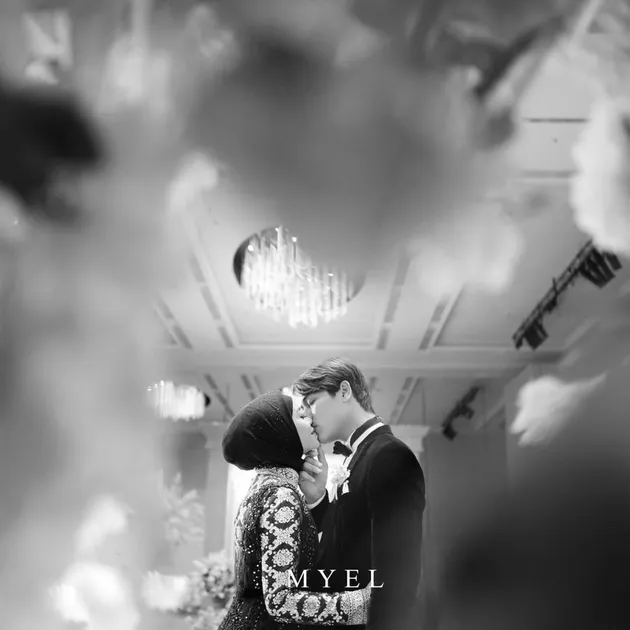 Foto ciuman Leti dan Billar.