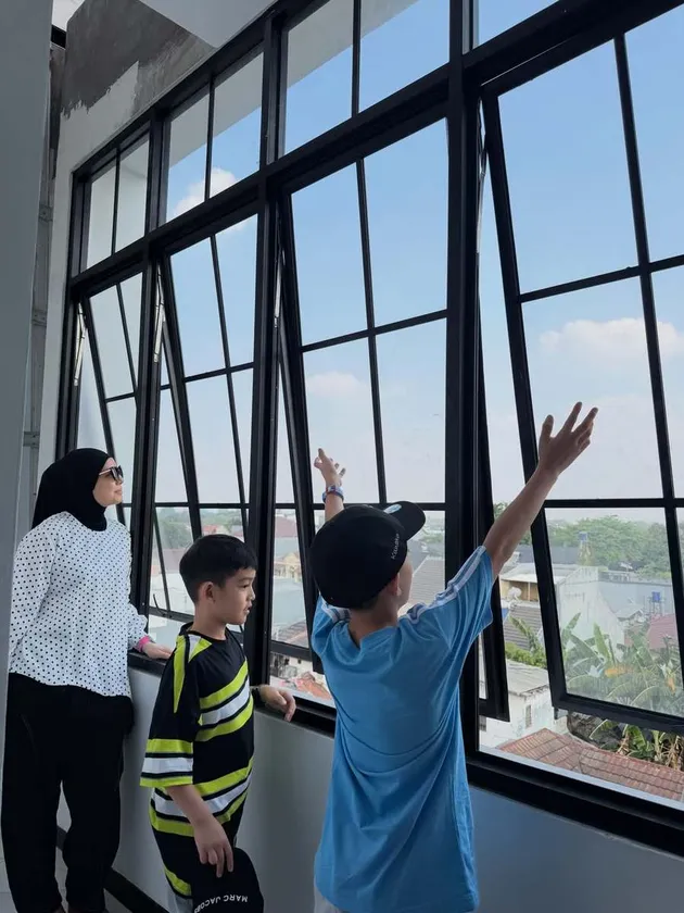 Tya Ariestya bisnis kostan