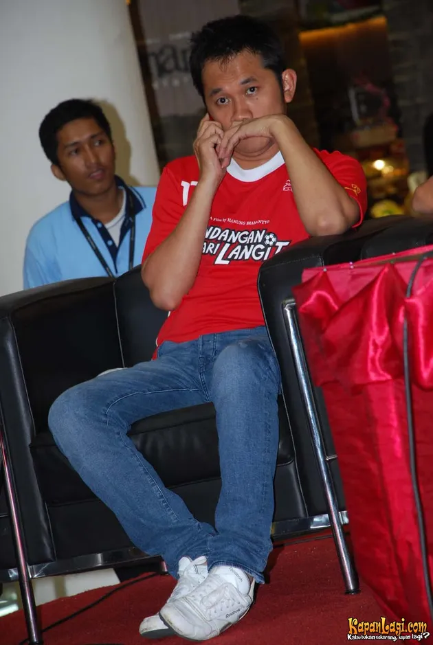 tendangan dari langit