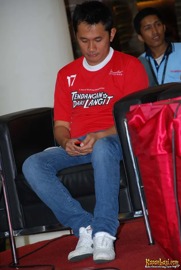 tendangan dari langit