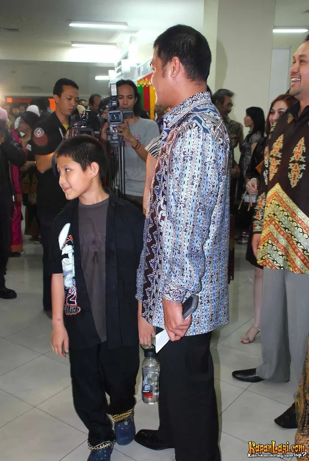 TEUKU RAFLI PASYA DAN ANAK - KapanLagi.com