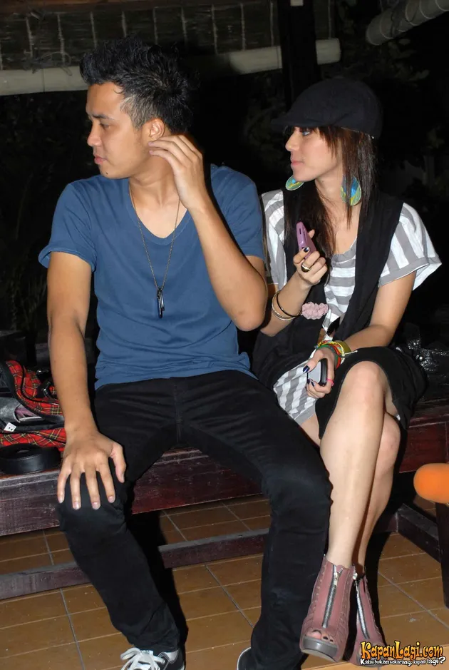 thalita latief, dennis lyla