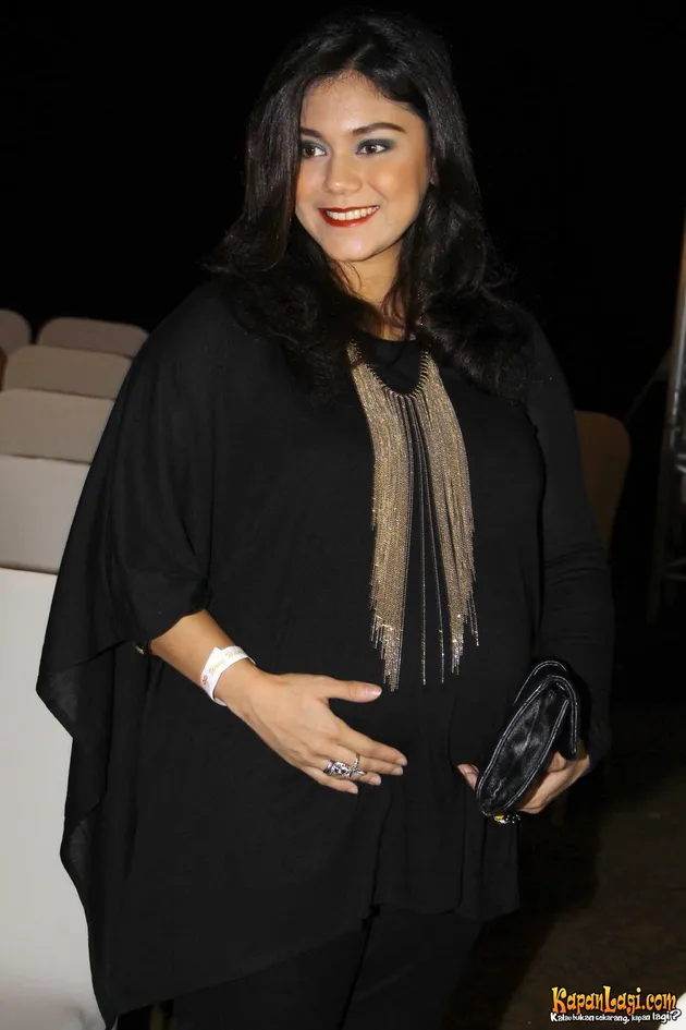 THALITA LATIEF DI FASHION SHOW WONG HANG DISTINGUISHED ...