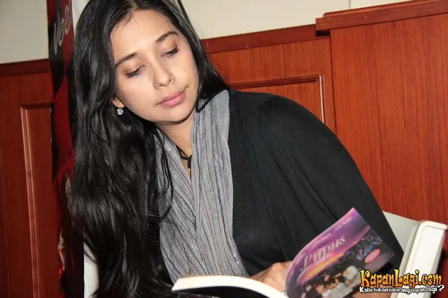 ayu azhari