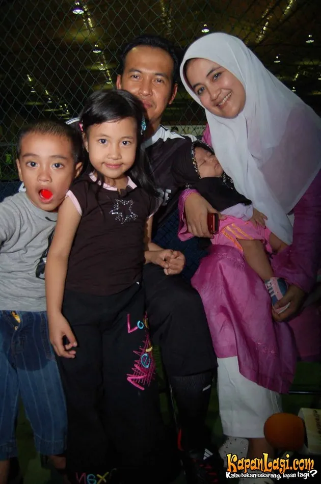 Ayla Azuhro, putri bungsu Uje akhirnya telah lahir.
