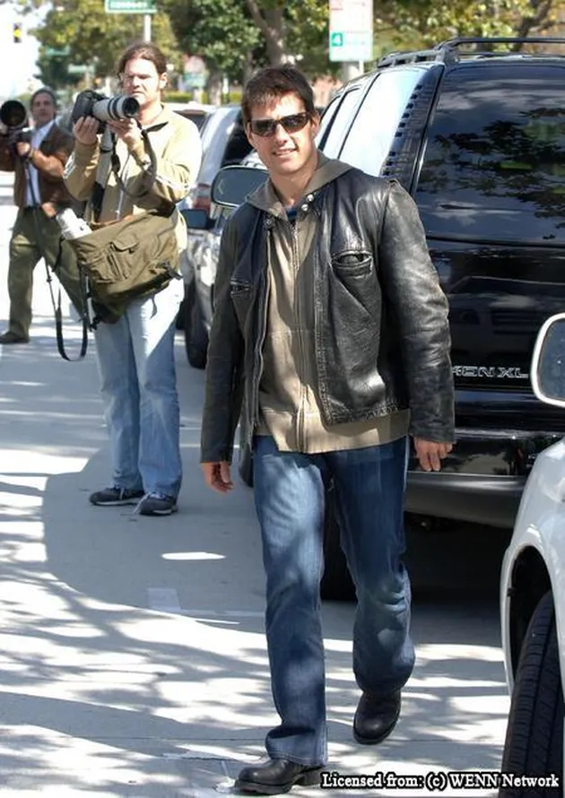 tom cruise dan katie holmes di lapangan bisbol