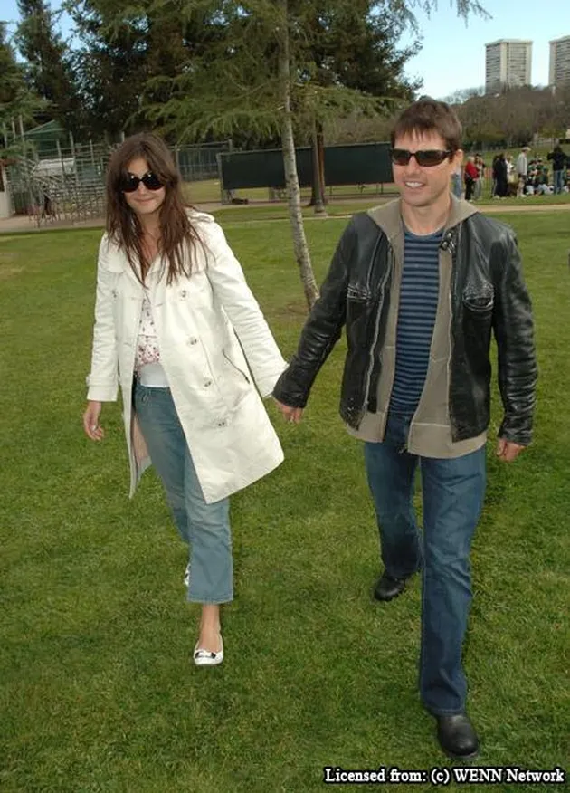 tom cruise dan katie holmes di lapangan bisbol