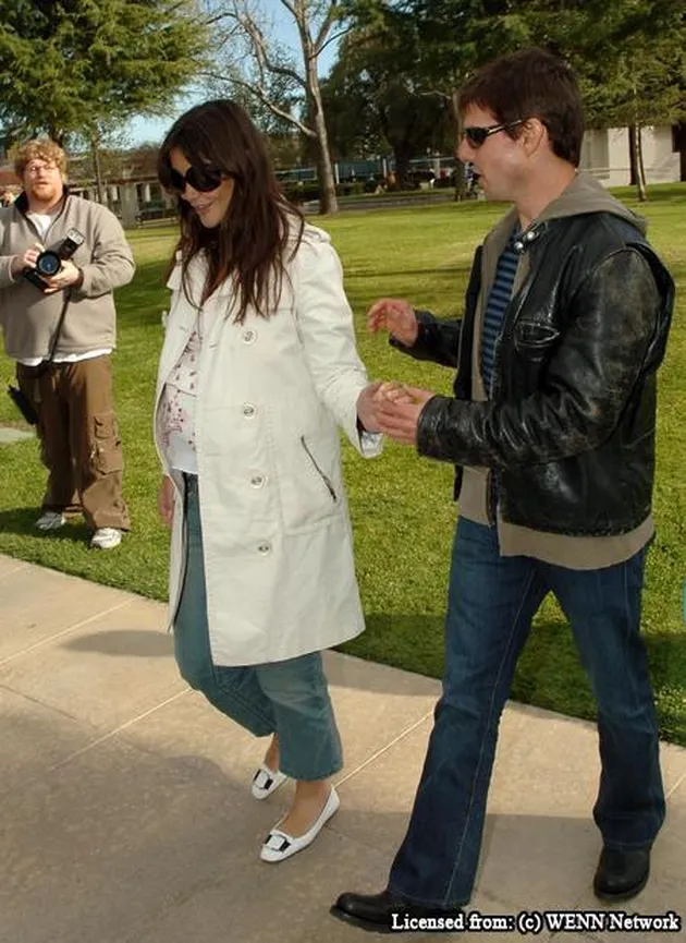 tom cruise dan katie holmes di lapangan bisbol