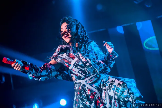 penampilan baru Yura Yunita