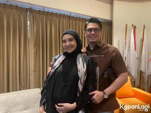 Zaskia Sungkar pamer baby bump