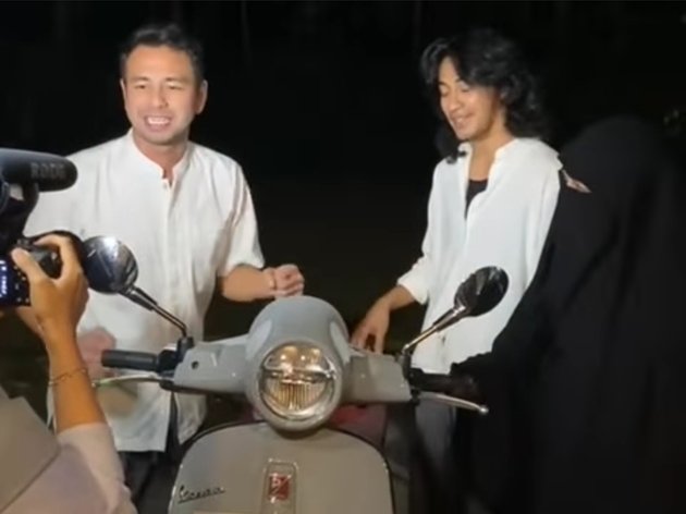 22nd Birthday, 10 Photos of Abidzar Al Ghifari Receiving a Vespa Gift from Raffi Ahmad - Will Be Used for Da'wah