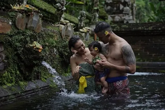 Liburan Rio Dewanto