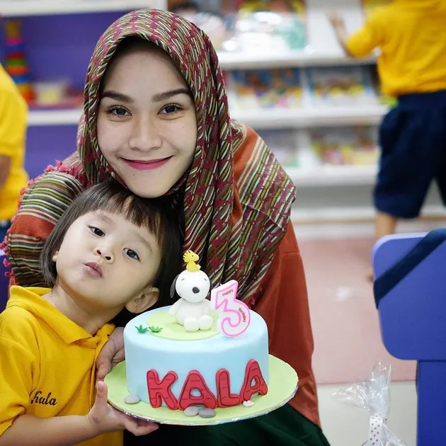 ULTAH KE-3 KALA, ANAK ZASKIA MECCA SEMPAT MINTA KUE FROZEN 