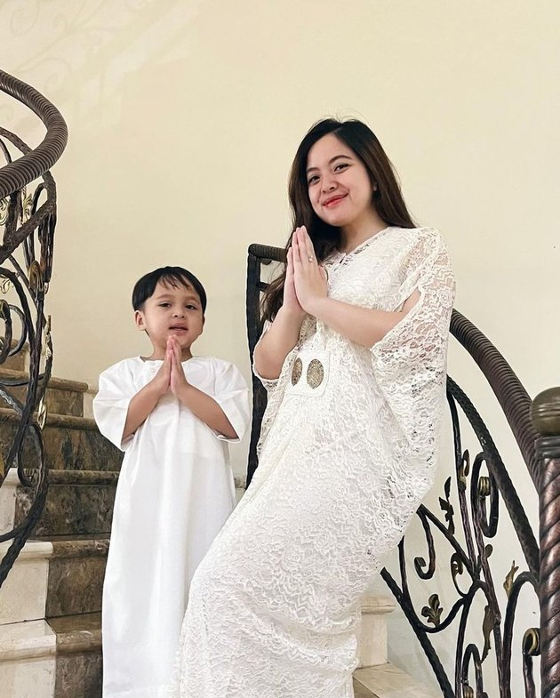 Announce the Pregnancy of Second Child, 8 Portraits of Tasya Kamila who is Baby Face and Looks Forever Young - Suitable to be Called Arrasya's Sister