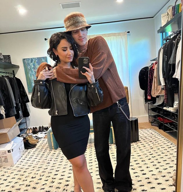Officially Engaged, Sneak Peek of 8 Intimate Photos of Demi Lovato and ...