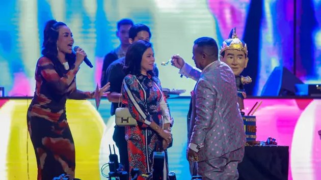 Invite a Thousand Orphans and Disabled People, Here are 8 Highlights of Hotman Paris' 64th Birthday Party that Caught Attention - Spending Up to 1 Billion Rupiah