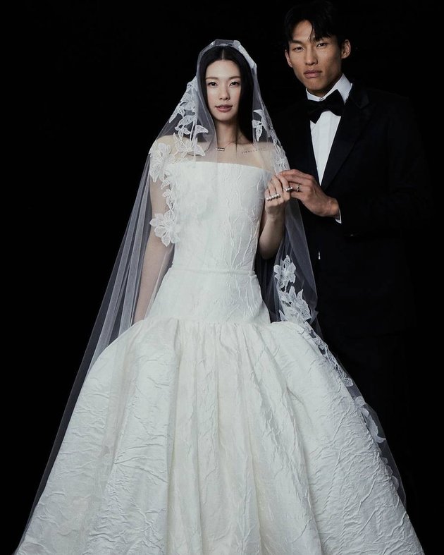 Upload Pre-wedding Photos, Beautiful Model Kim Jin Kyung Announces Marriage with South Korean National Team Goalkeeper Kim Seung Gyu