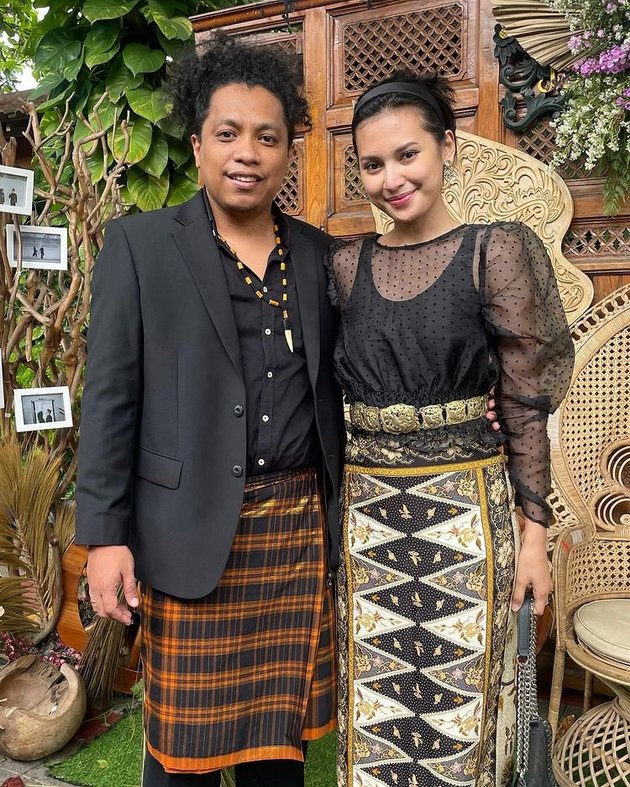 Arie Kriting dan Indah Permatasari kembali menjadi bahan perbincangan gara-gara postingan terbaru sang aktor sekaligus komedian dalam akun Instagram-nya.