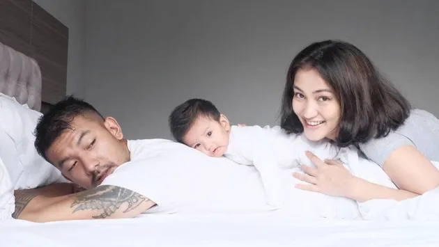 rio dewanto atiqah hasiholan