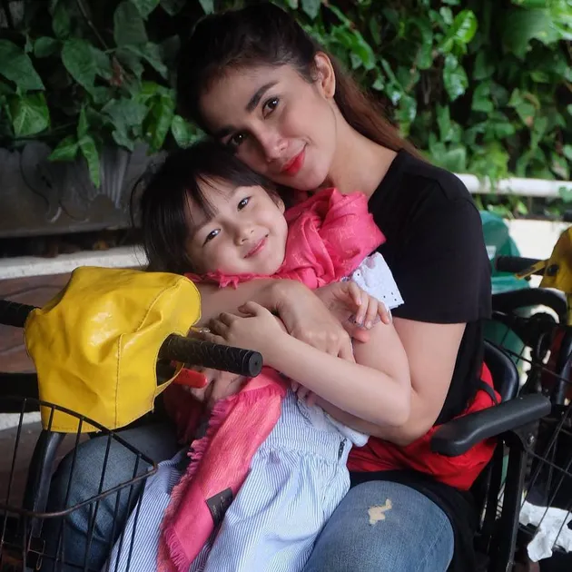 Andhika Pratama, Ussy Sulistiawaty