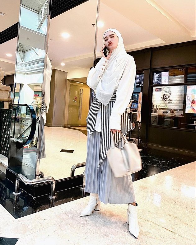 After Becoming a Brand Ambassador with Fantastic Honor, Here are 8 Photos of Inara Rusli Showing off Her New Car Estimated to be Worth Rp300 Million - Refusing to Use Children's Facilities