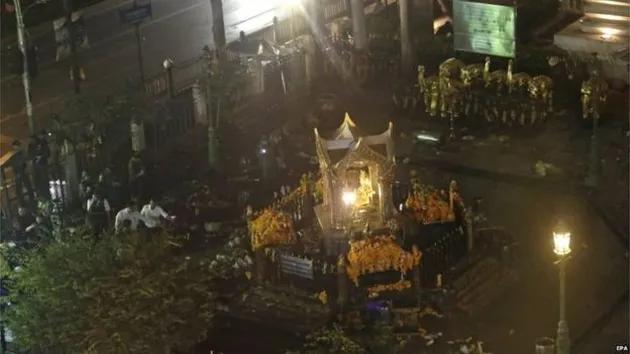 Foto ledakan bom kuil di Bangkok