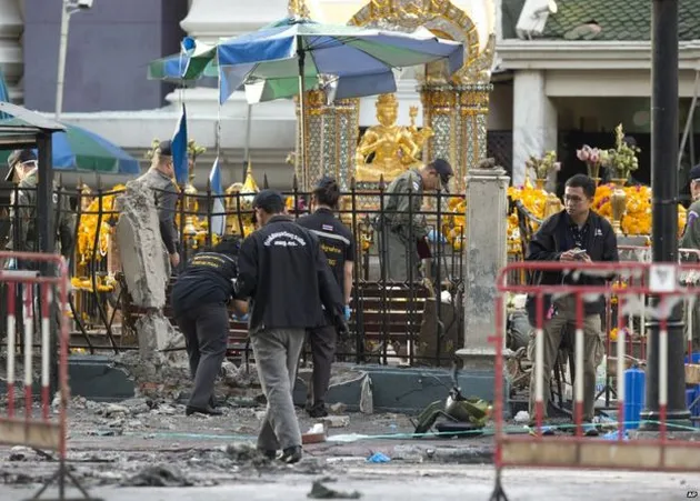Foto ledakan bom kuil di Bangkok